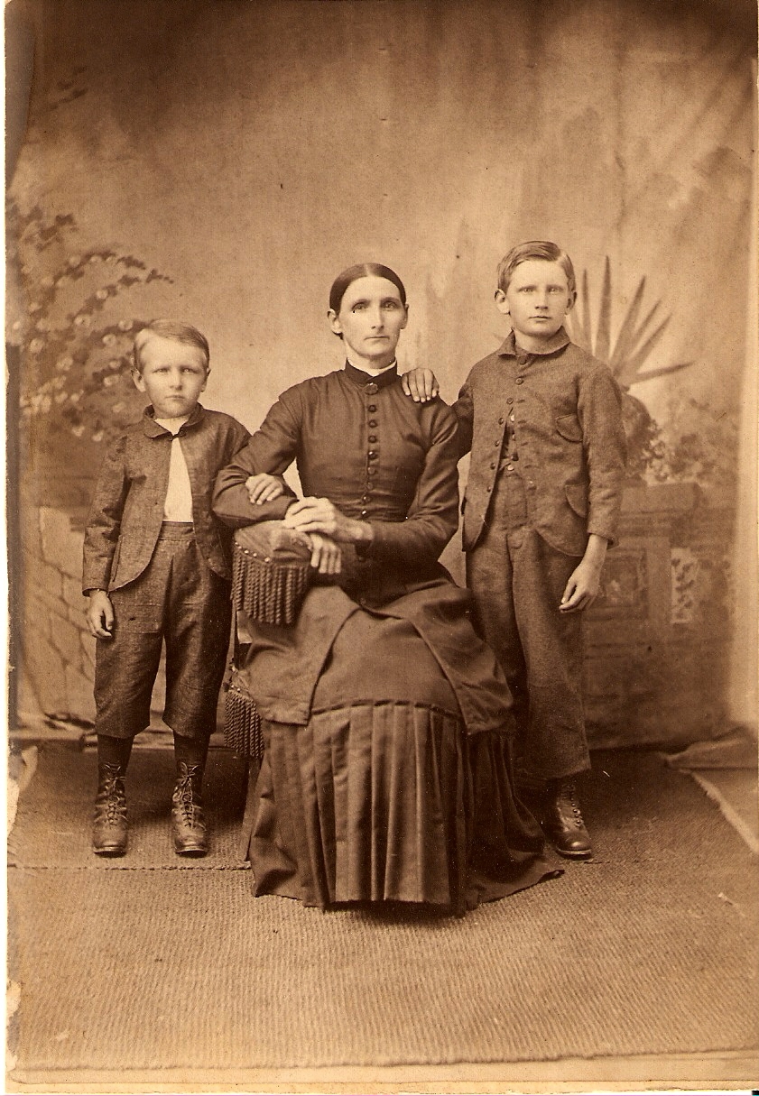 John Franklin Carothers (on the right) with brother James Alberta Carothers and mother Milly G. Melson Taylor Carothers